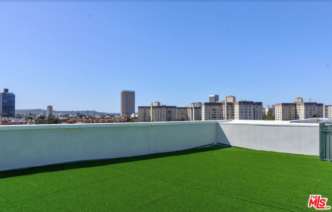 5768 W 3rd St Unit: PH8