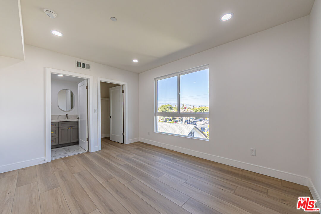 5436 Romaine St Unit: 5436 1/2