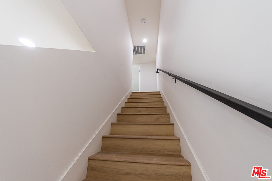 5436 Romaine St Unit: 5436 1/2