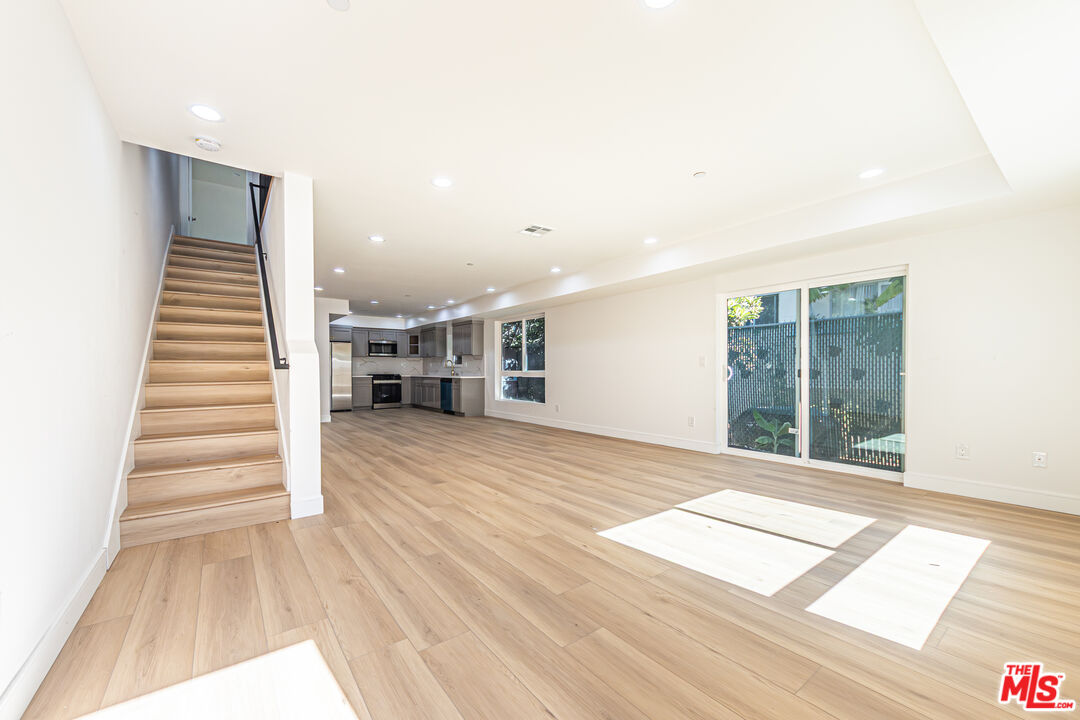 5436 Romaine St Unit: 5436 1/2