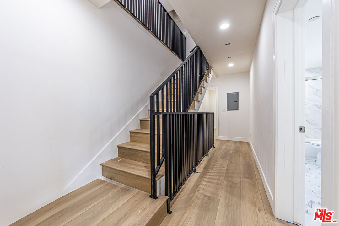 5436 Romaine St Unit: 5436 1/2