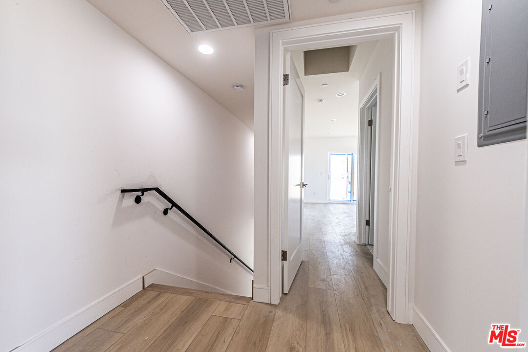 5436 Romaine St Unit: 5436 1/2
