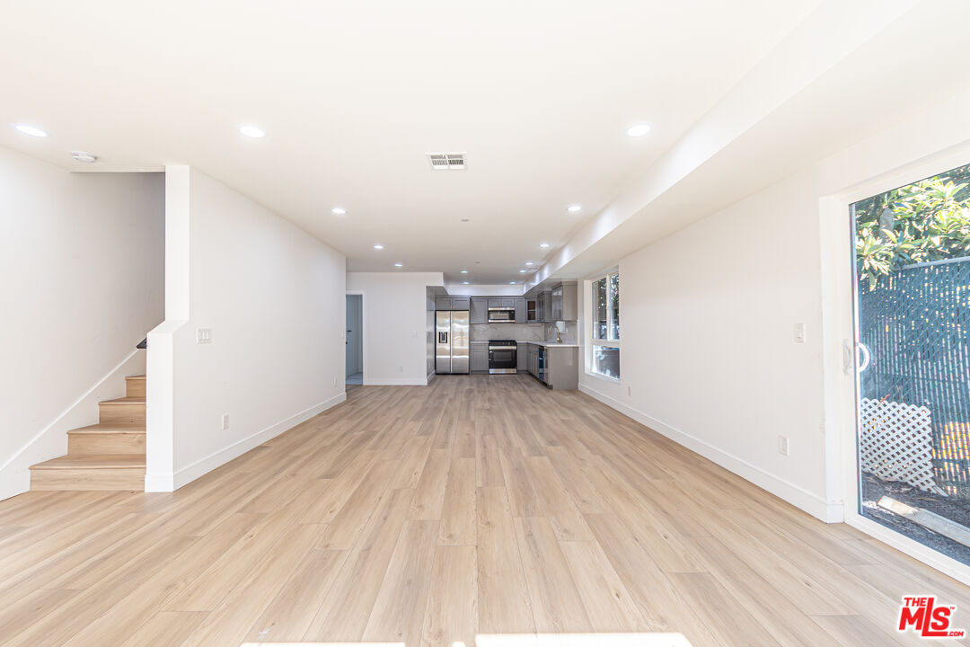 5434 Romaine St Unit: 5434 1/2