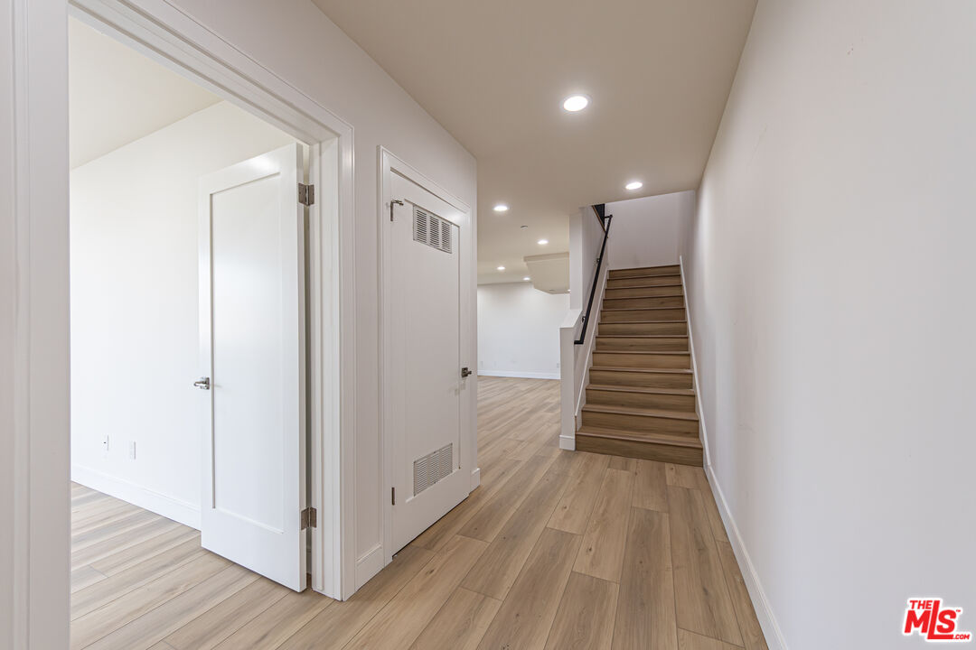 5434 Romaine St Unit: 5434 1/2
