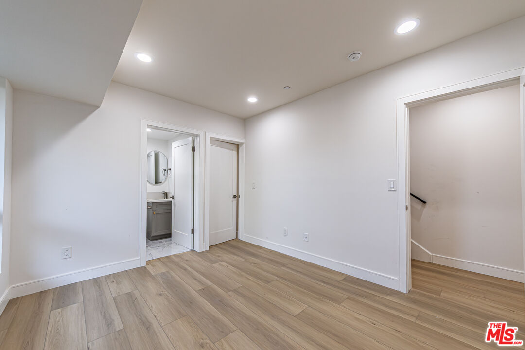 5434 Romaine St Unit: 5434 1/2