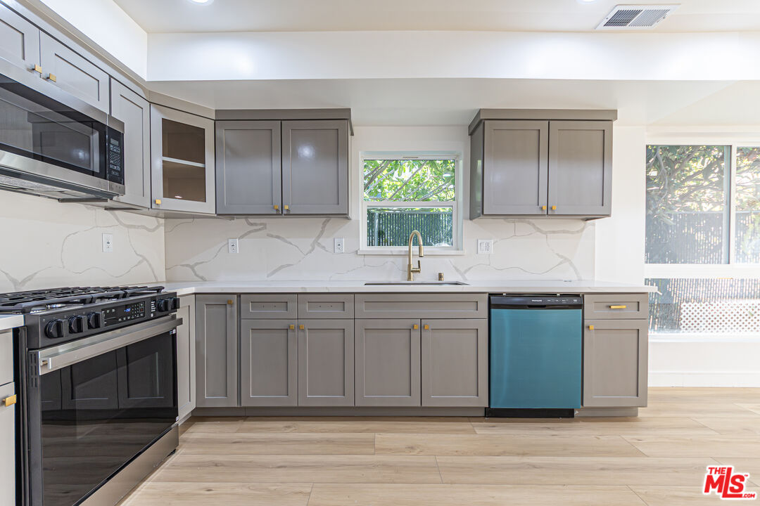 5434 Romaine St Unit: 5434 1/2
