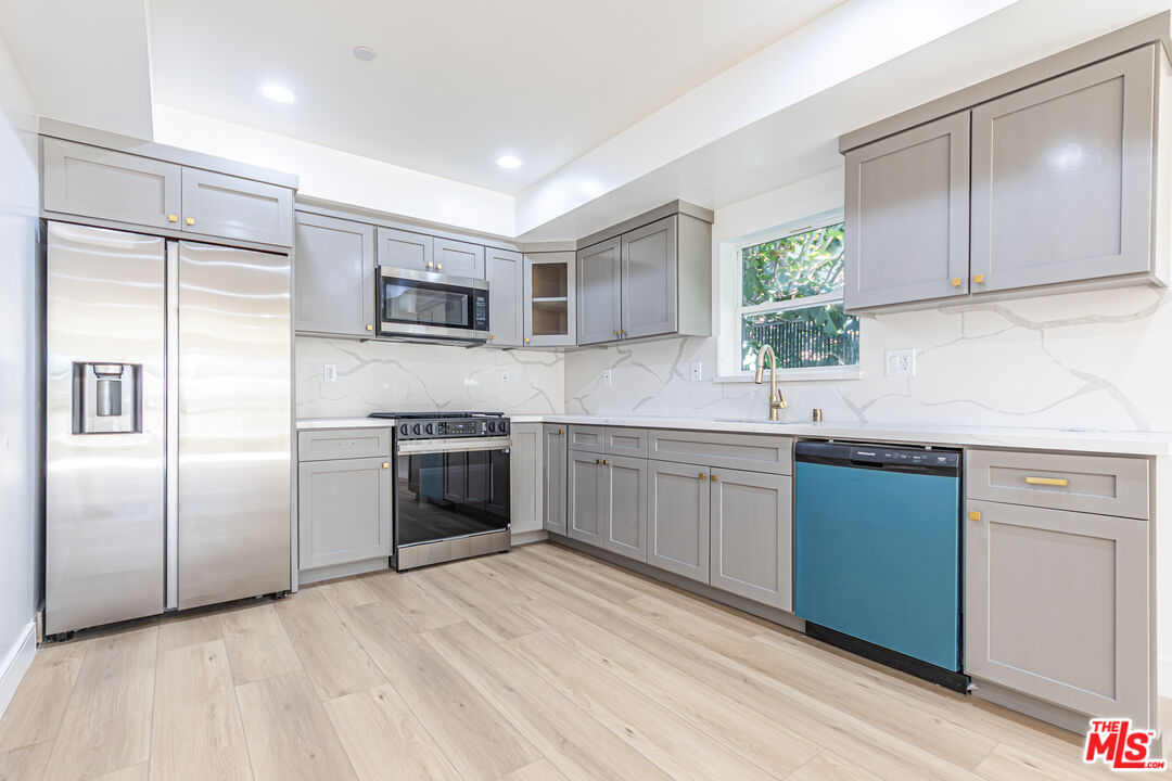 5434 Romaine St Unit: 5434 1/2