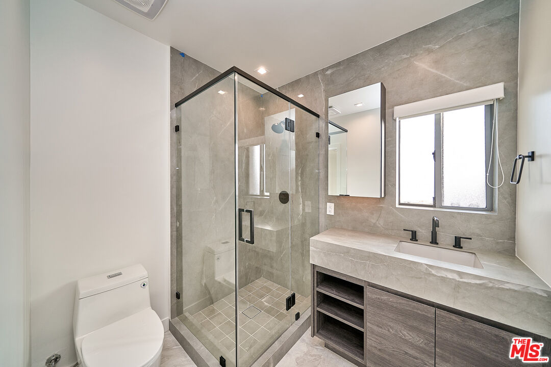 145 S Maple Unit: 201