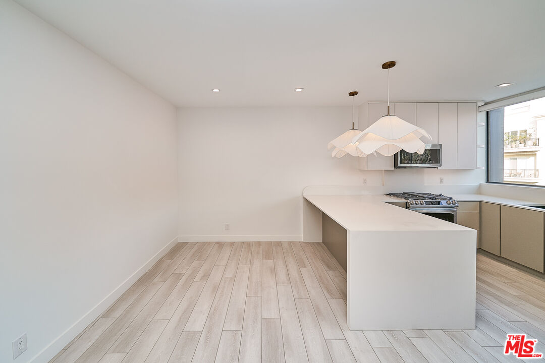 145 S Maple Unit: 201