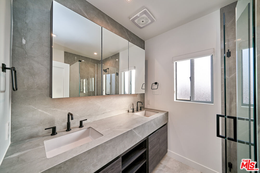 145 S Maple Unit: 201