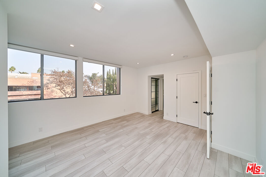 145 S Maple Unit: 201