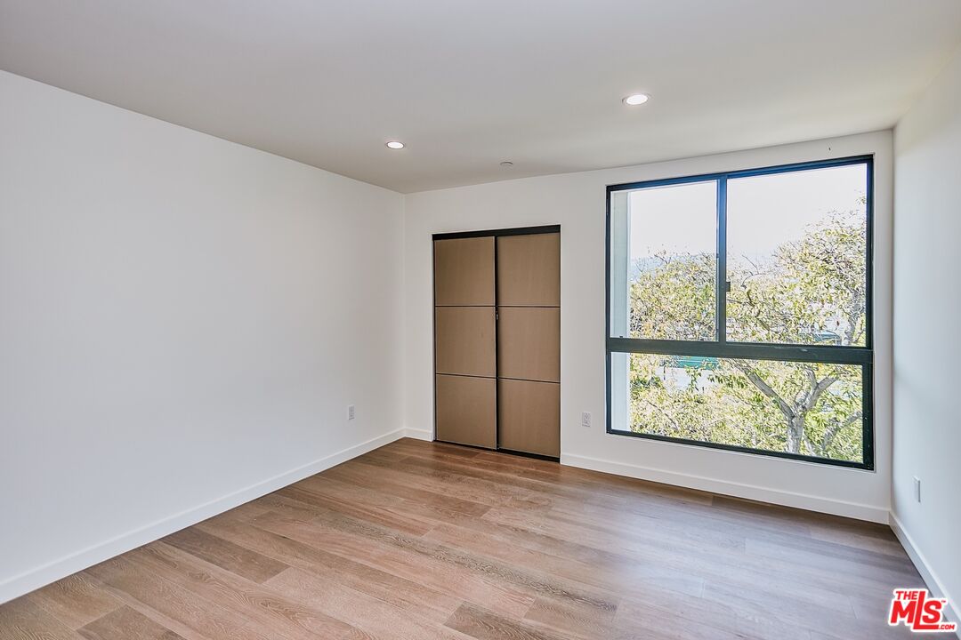 328 N Maple Dr Unit: 306