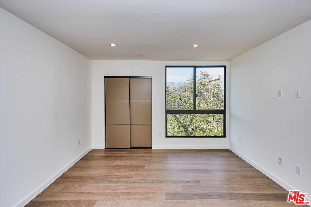 328 N Maple Dr Unit: 306