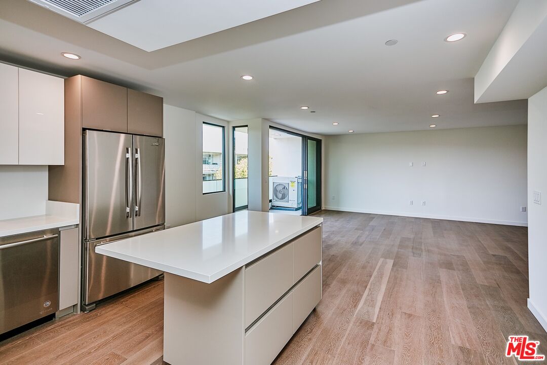 328 N Maple Dr Unit: 306