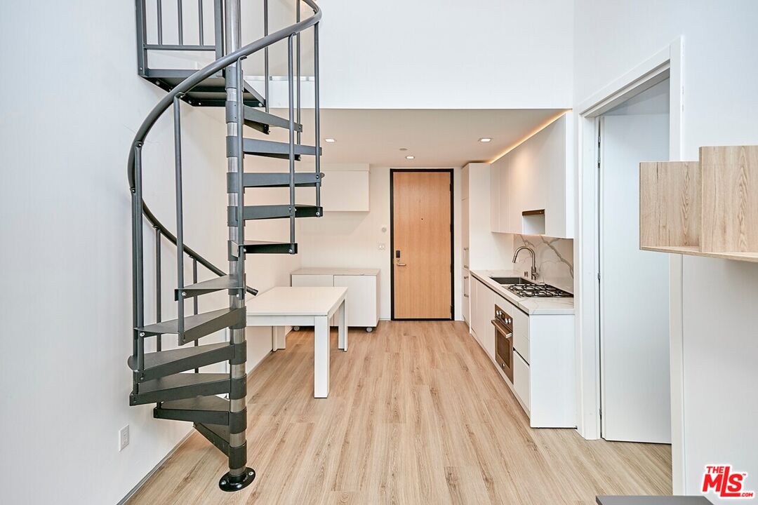 105 S Fairfax Ave Unit: PH308