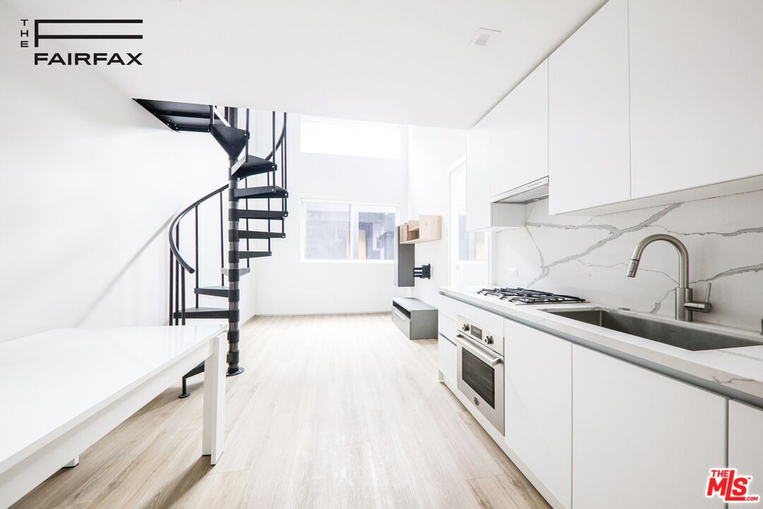 105 S Fairfax Ave Unit: PH308