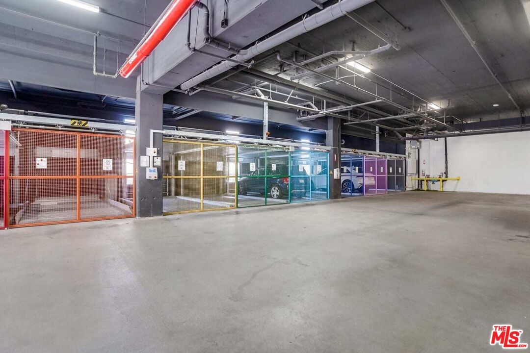 105 S Fairfax Ave Unit: PH308