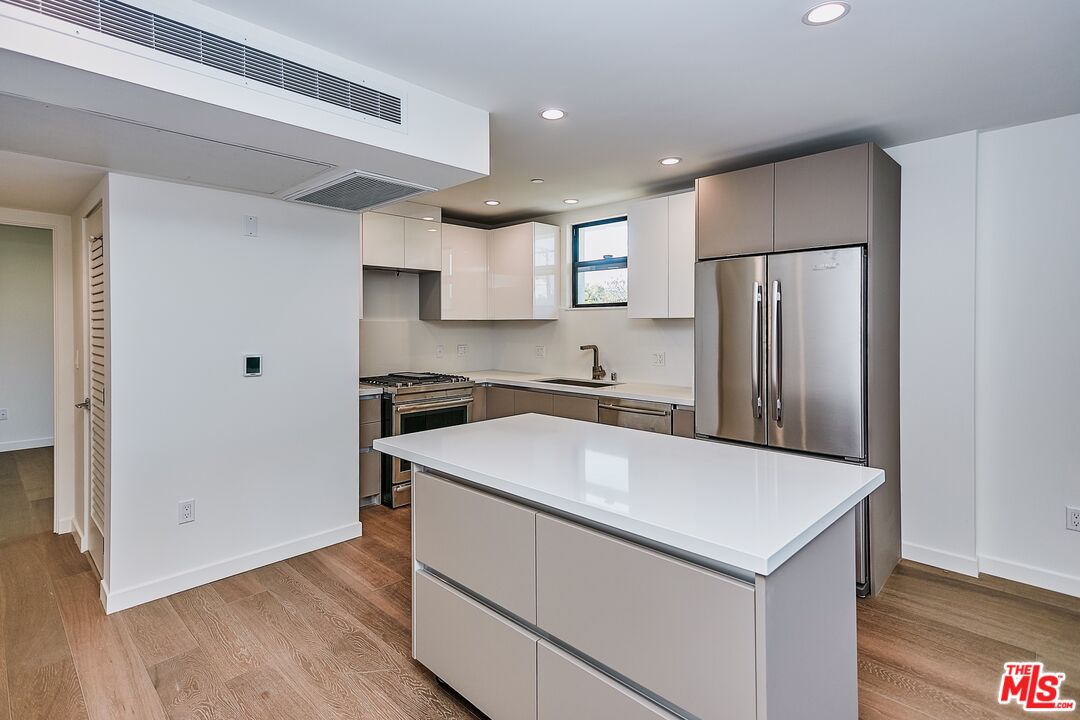 328 N Maple Dr Unit: 302