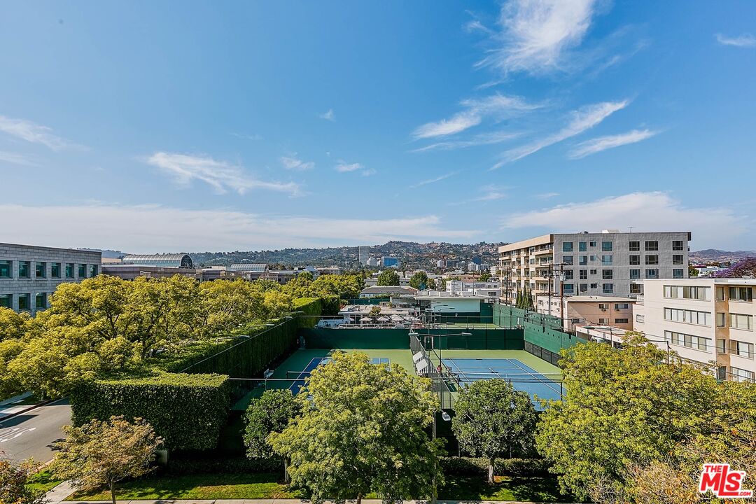 328 N Maple Dr Unit: 302