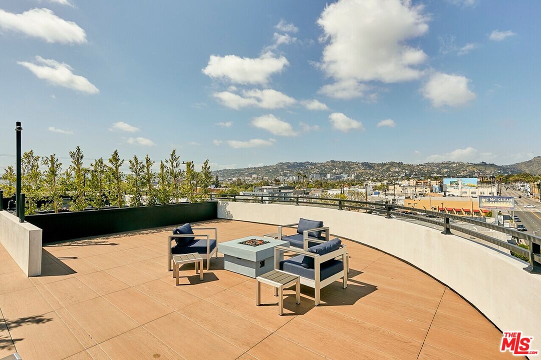 105 S Fairfax Ave Unit: 306