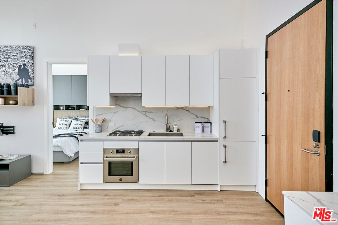 105 S Fairfax Ave Unit: 306