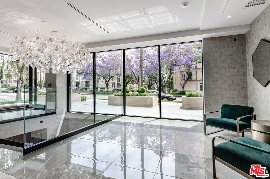 105 S Doheny Dr Unit: 304