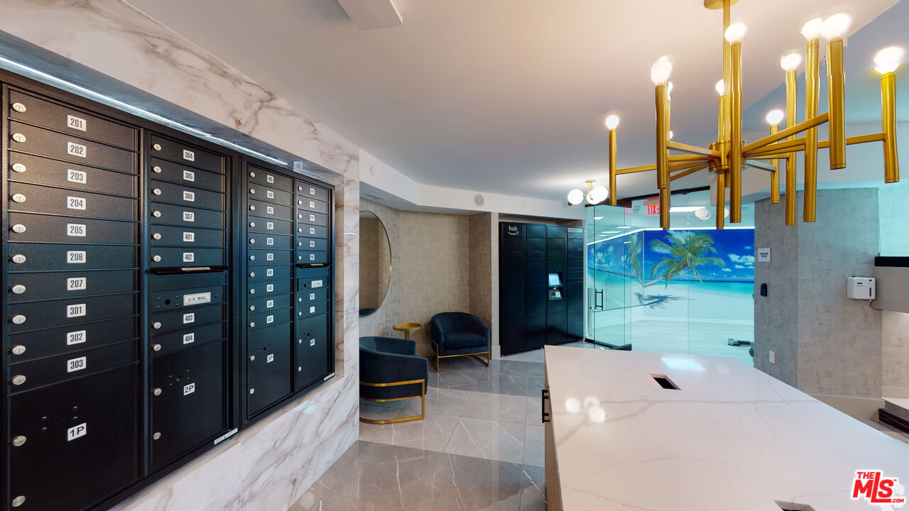 105 S Doheny Dr Unit: 304