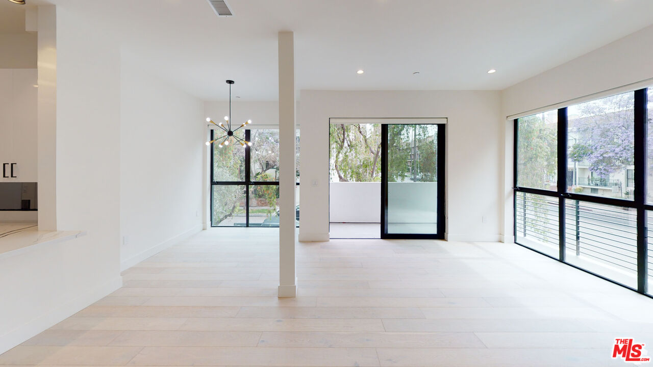 105 S Doheny Dr Unit: 304