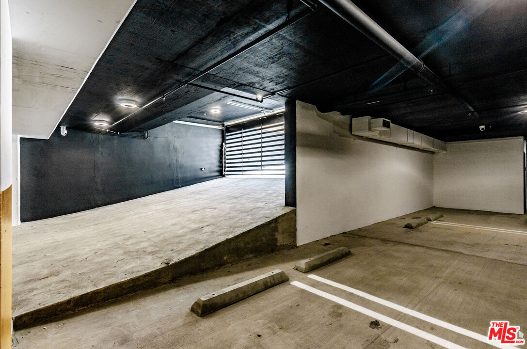 105 S Doheny Dr Unit: 304