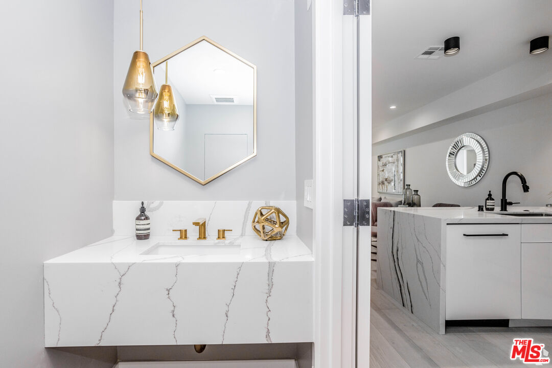 105 S Doheny Dr Unit: 304