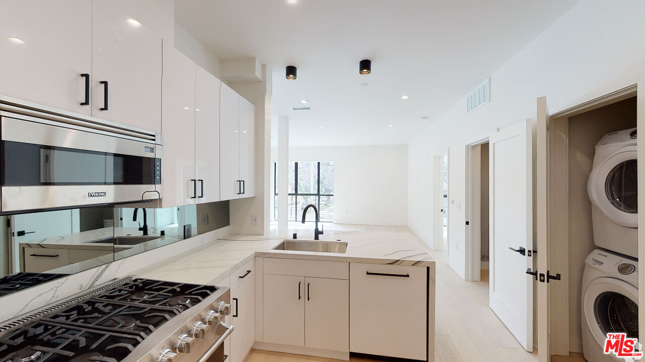 105 S Doheny Dr Unit: 505