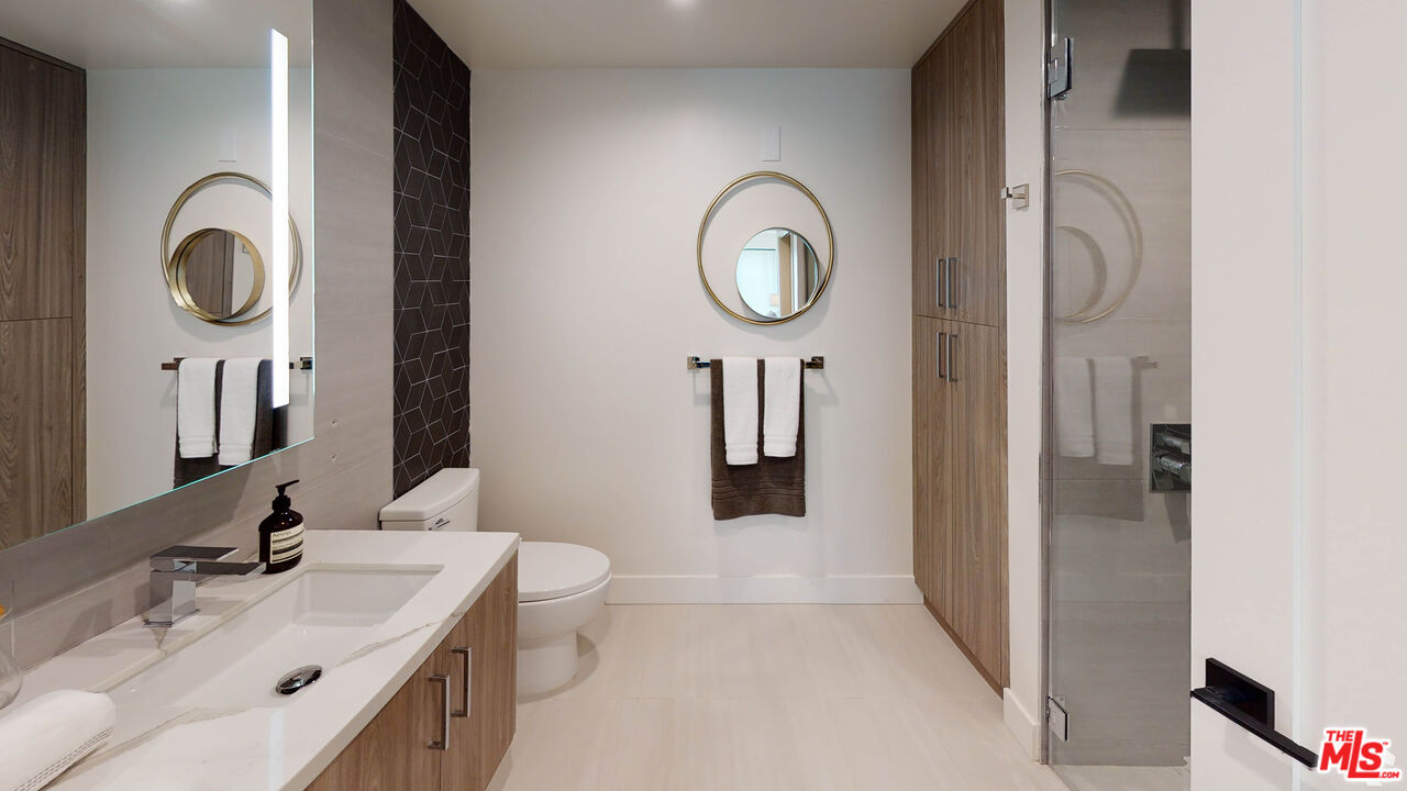 105 S Doheny Dr Unit: 205