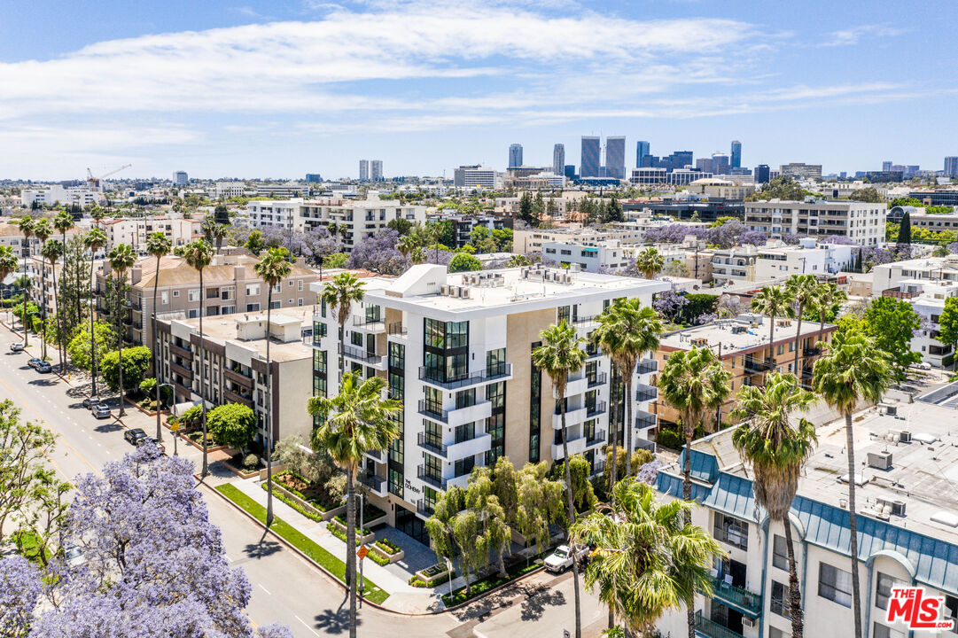 105 S Doheny Dr Unit: 205