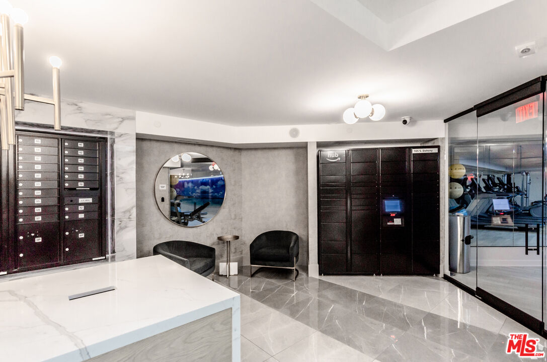 105 S Doheny Dr Unit: 205