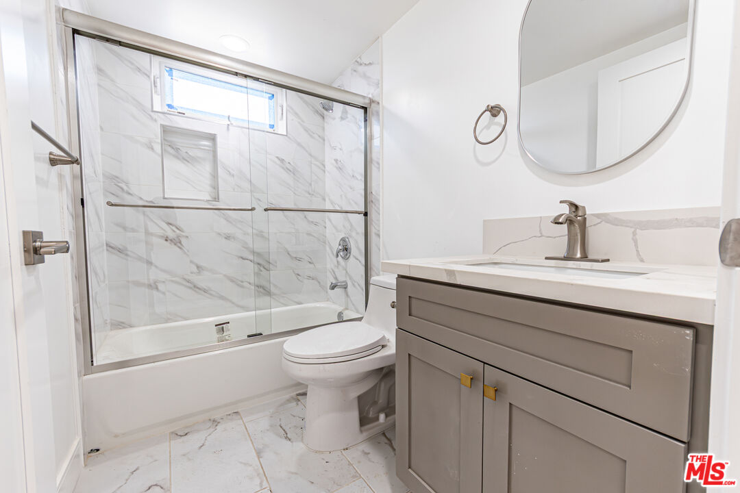 5436 Romaine St Unit: 1/2