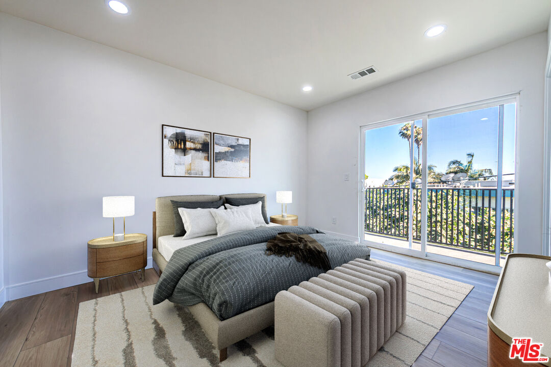 5436 Romaine St Unit: 1/2