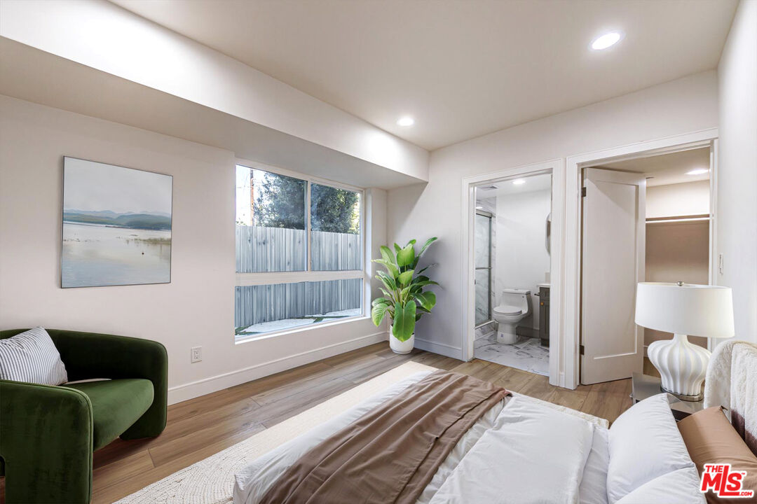 5436 Romaine St Unit: 1/2