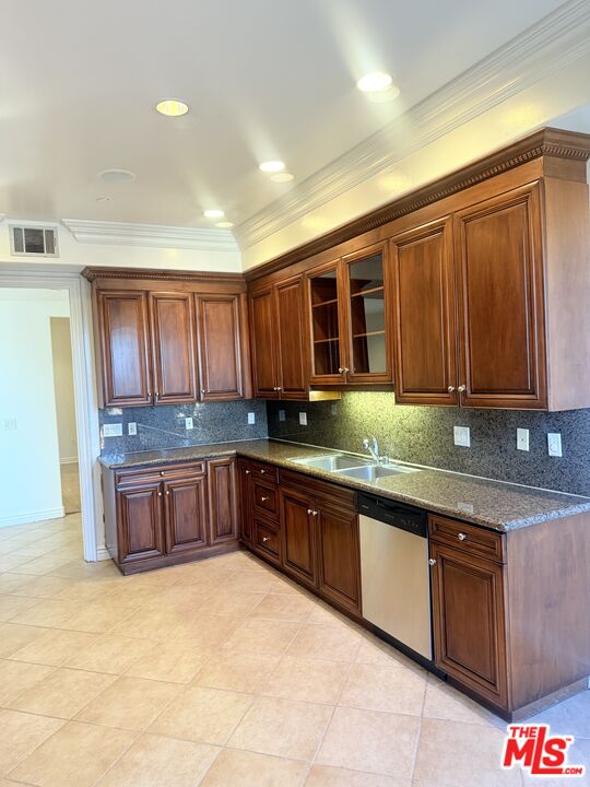 345 S Reeves Dr Unit: 301