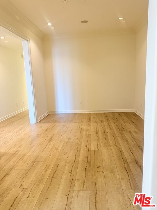 345 S Reeves Dr Unit: 301