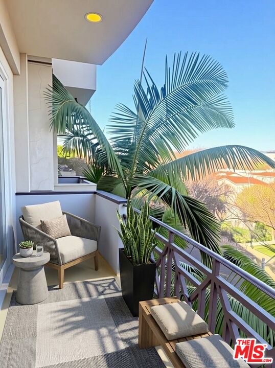 345 S Reeves Dr Unit: 301