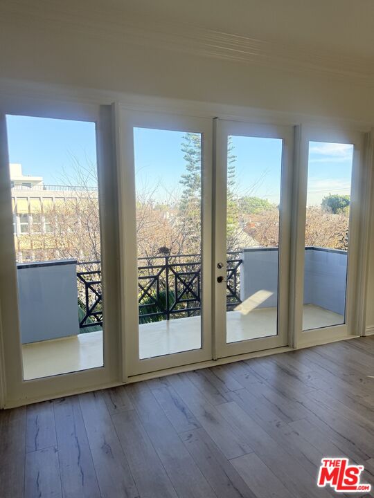 345 S Reeves Dr Unit: 301