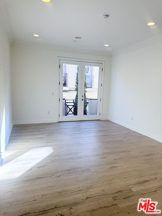 345 S Reeves Dr Unit: 301