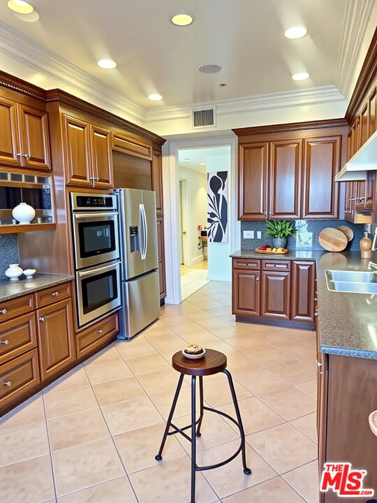 345 S Reeves Dr Unit: 301