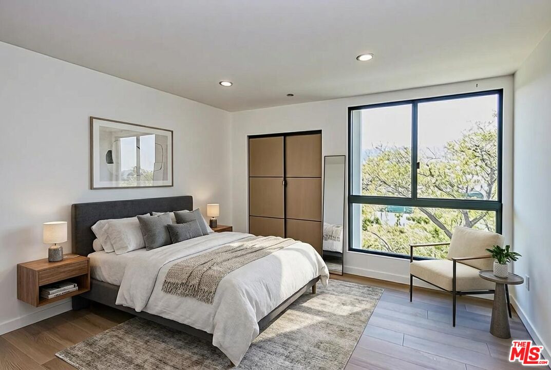 328 N Maple Dr Unit: 202