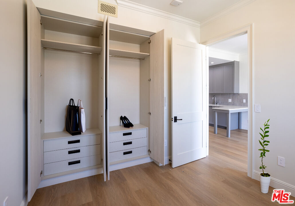 5768 W 3rd St Unit: 207