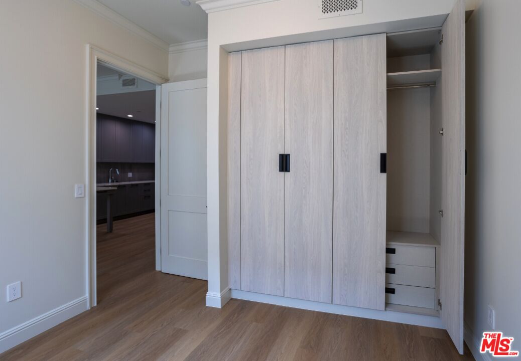 5768 W 3rd St Unit: 207