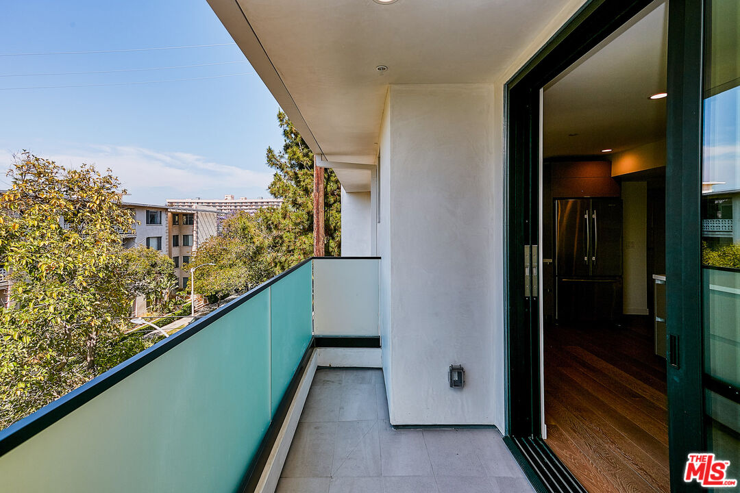 328 N Maple Dr Unit: 303