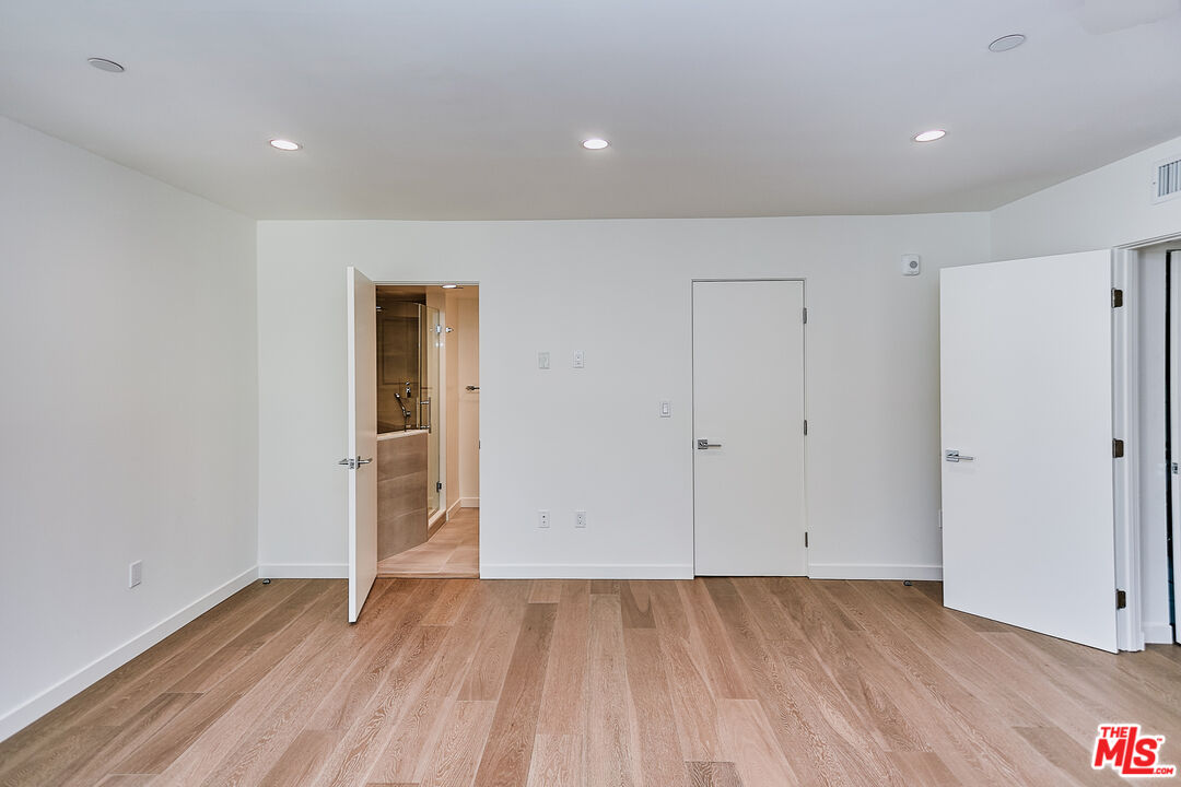 328 N Maple Dr Unit: 303