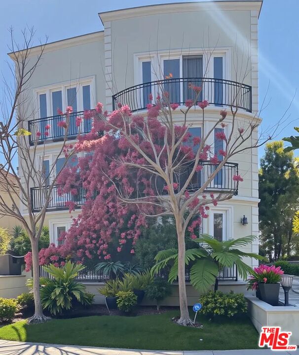 129 S Elm Dr Unit: 101