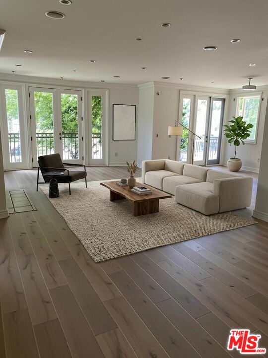 129 S Elm Dr Unit: 101